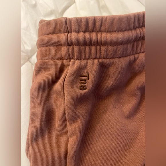 (2 PIECES) TNA cozy set. Sweater and sweat pants. Large - Picture 2 of 7